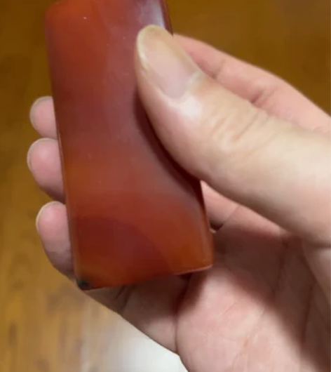 玛瑙，印章镇纸，底部有天然水草纹 尺寸：8...