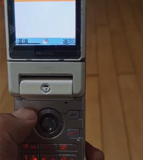 夏普902sh手机，开机正常的，屏幕保护膜...