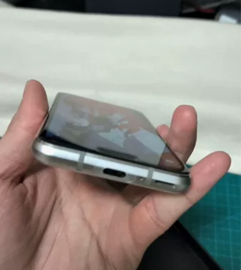 夏普r2c AQUOS r2 compac...