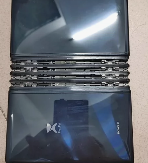 柔宇1代手机，屏幕坏了，充电一直有振动。外...