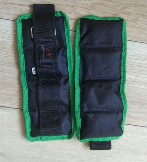 沙袋，1公斤。一对。 全新，没用过。 适合...