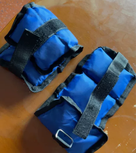 九成新1公斤沙袋一对,每只重0.5公斤 感...