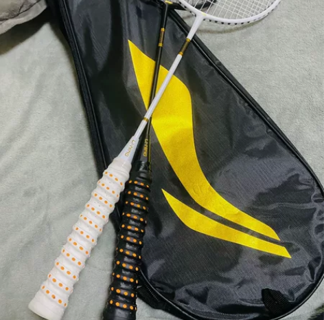 闲置李宁羽毛球拍，买的300多，几乎没用过...