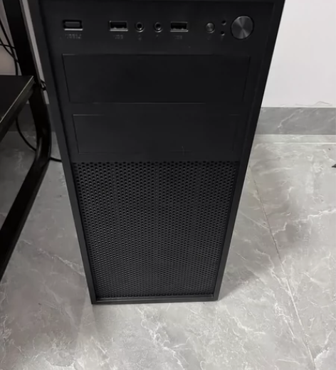 电脑主机。机箱小小个非常方便，不占地方。 ...