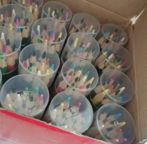 彩铅,孩子画画用的,很多盒,需要的拍 感兴...