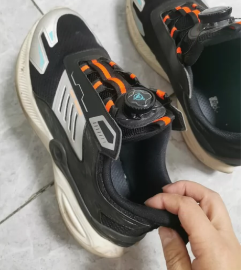 特步专柜正品！春秋款网面透气，40码男童鞋...