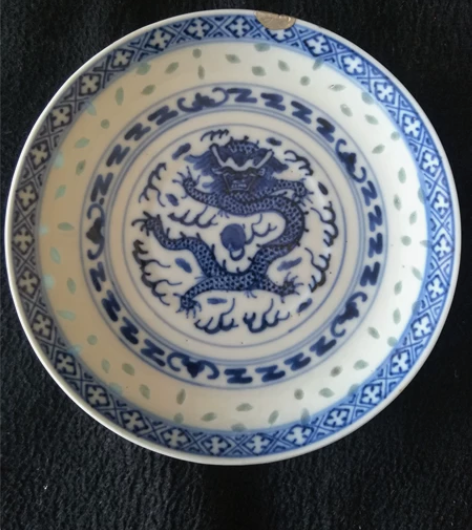 清代龙纹青花玲珑盘 清代龙纹青花玲珑盘，尺...