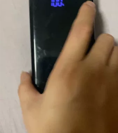 南极人充电宝，4万毫安，有手电筒功能，成色...