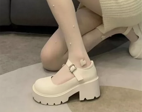低价出售10双英伦女皮鞋高跟lolita鞋...