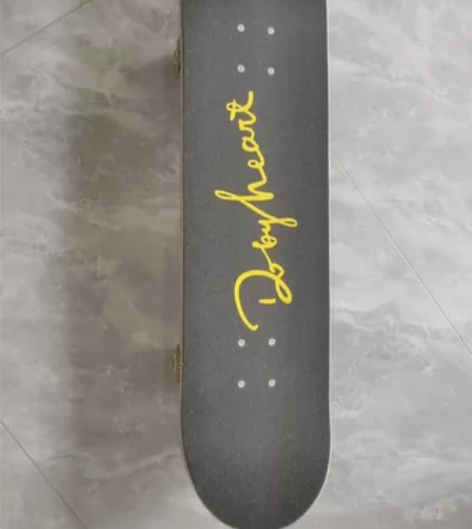 出一个滑板，有工具，买了玩了两个月，要实习...