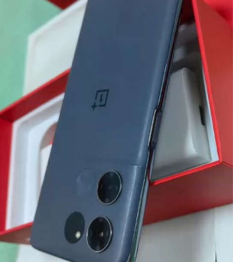 一加手机，8+256.5G网，自己女儿用的...