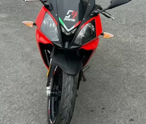 21年阿普利亚gpr150  到店准新状态...