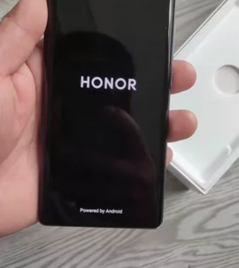 荣耀手机70 感兴趣的话点“我想要”和我私...