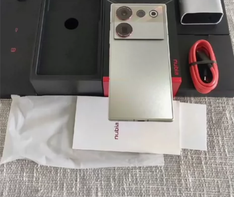 95新努比亚Z50 Ultra，搭载高通骁...