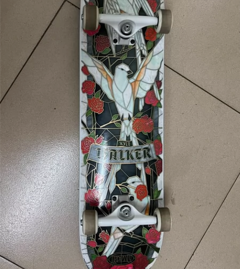 美国Real和平鸽滑板 专业整板 表面有磕...