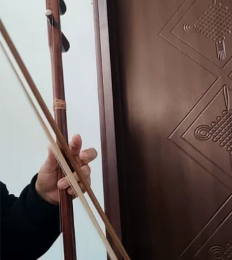 红木二胡，实物拍摄，琴头修复过。要的直接拍...