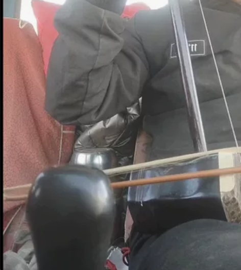 一把苏州二胡，八九成新，没时间玩，低价出，...