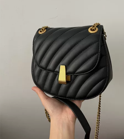 MK小猪包小号 黑色，成色如图，五金有掉色...