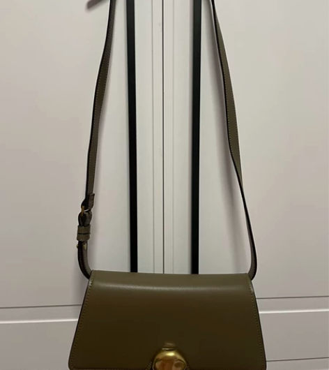 小ck，专柜购入，容量超级大，不挑搭配，一...