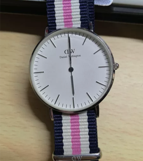 出闲置DW手表 状态如图，表带发黄了背面有...