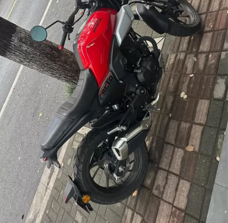 出售复古摩托车：本田190tr，2021年...