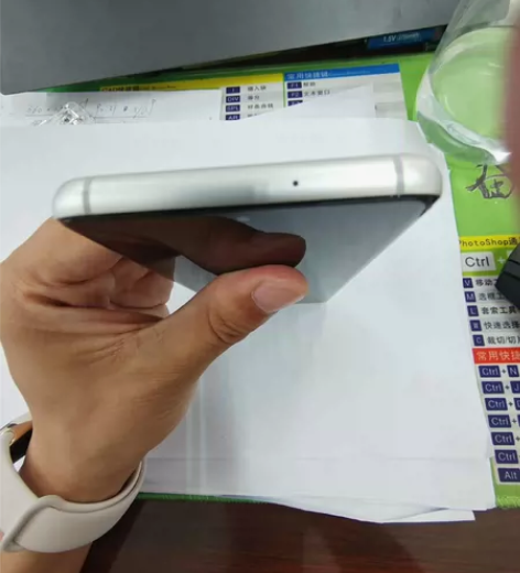 有没有煤油要小18的[裂开]伊拉克成色屏幕...