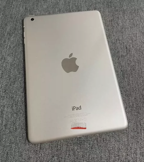 大学生iPad mini便宜出，下单送充电...