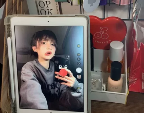 自己上大学的时候买的，iPadMini16...