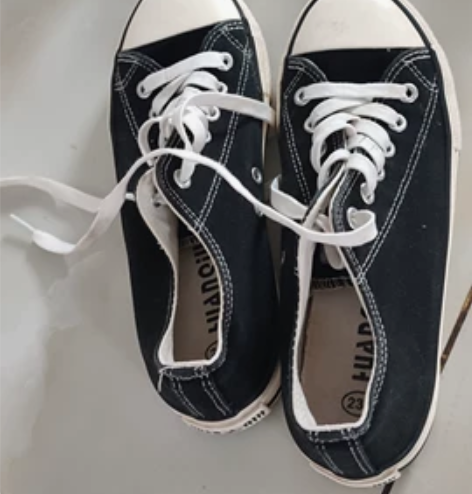 小白鞋几乎全新37码 帆布鞋，三双小白鞋 ...