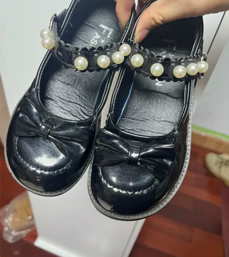 女童真皮皮鞋娃娃鞋蝴蝶结珍珠黑皮鞋演出小黑...