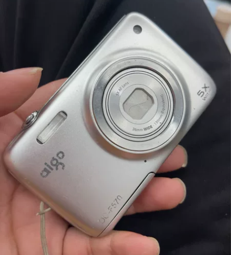 爱国者DC-f570数码相机,不开机当配件...