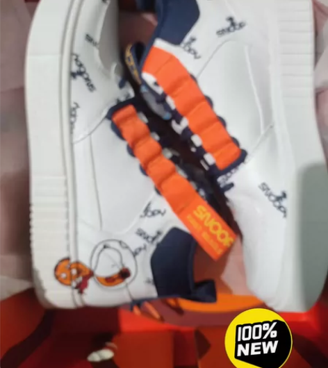 安踏史努比高帮板鞋，35.5码，侧边有点发...