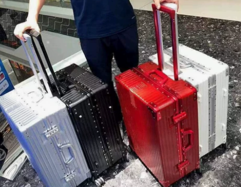 【商场下架】一个拉杆箱行李箱26寸，全新的...