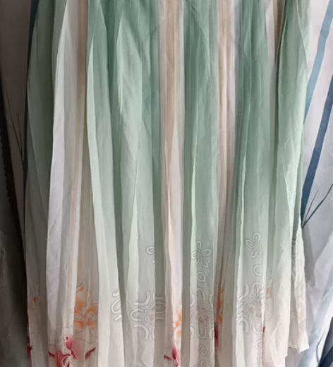 9成新汉服，穿过五次，太多少，喜欢的朋友赶...