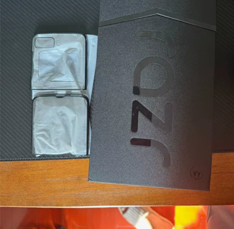 适用摩托罗拉 RAZR 2022原装原厂保...