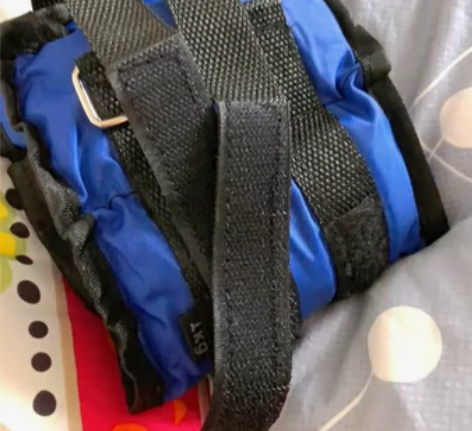 男女绑手绑腿负重沙袋瑜伽健身学生考试康复训...