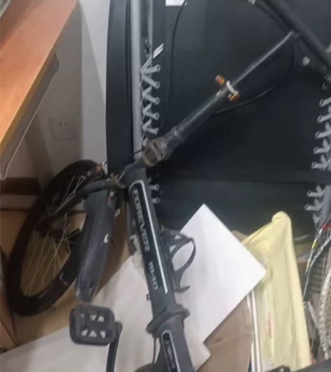 折叠自行车，限自提。 比较适合女生和小孩。...