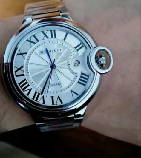 生意酒桌上外国朋友送的全自动机芯手表卡地亚...