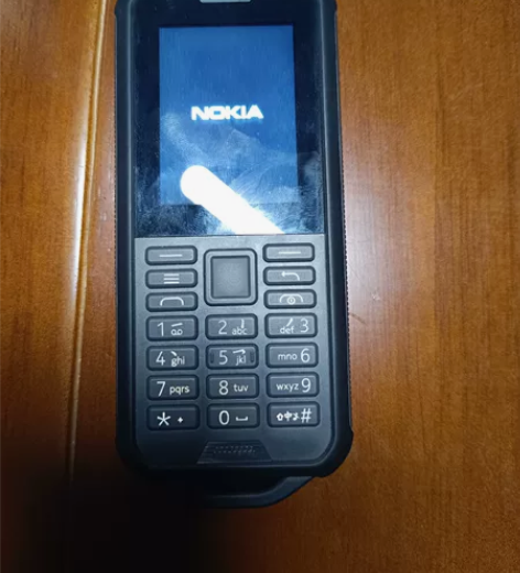 诺基亚800三防手机，买来玩的，体验了两天...