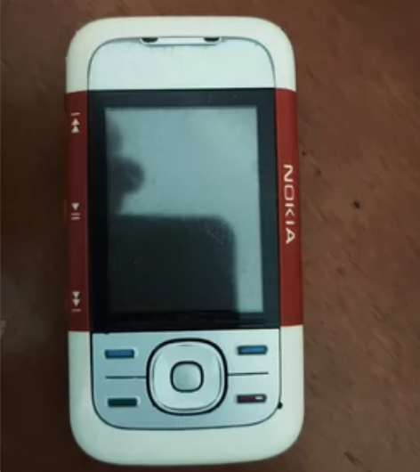 诺基亚5300 所有按键功能正常 可以充电...