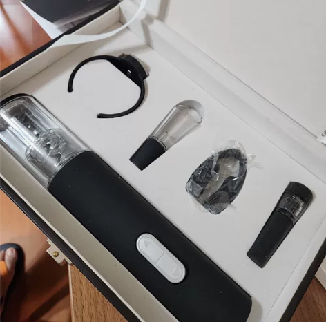 电动开瓶器礼盒套装，全新未用，带礼盒，包邮...