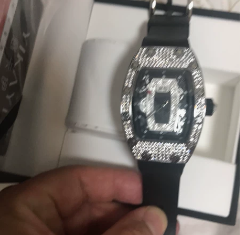 某米勒同款，全新意卡伊全新商务满天星石英女...