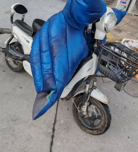 电动车电车  装的超威电池， 新旧如图，功...