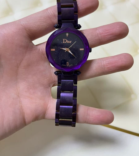 直播间买的，换电池的那种，戴着很好看 感兴...