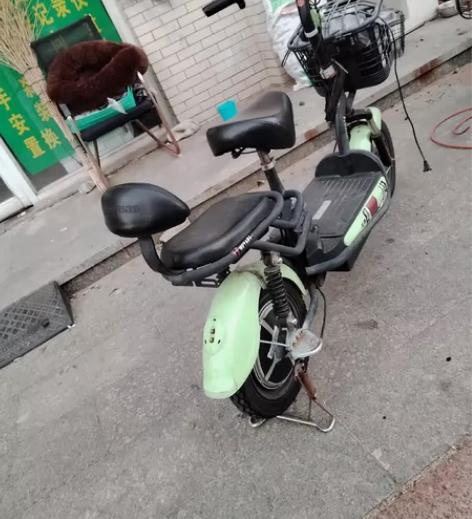 五羊二手电动车，电瓶好用，车况不错，48付...