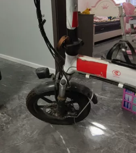 正步折叠锂电电动车 型号照片上有，无电池，...