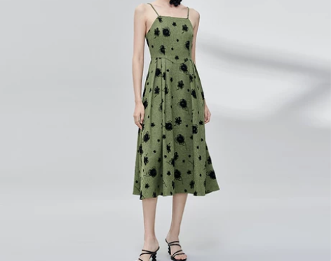 【节日价】尚都比拉茶歇法式复古碎花吊带连衣...