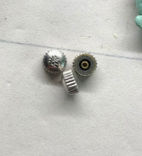 罗马372型手表把头螺纹直径约1.2mm，...