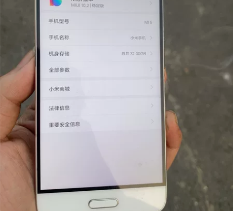 小米5 32g  成色如图换过后壳，包邮非...