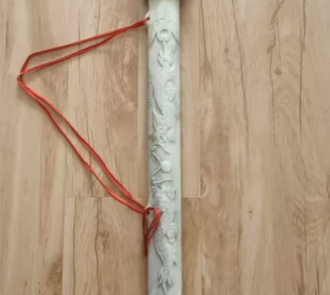 “双龙戏珠”玉宝箭。二十年前，去华山 旅游...